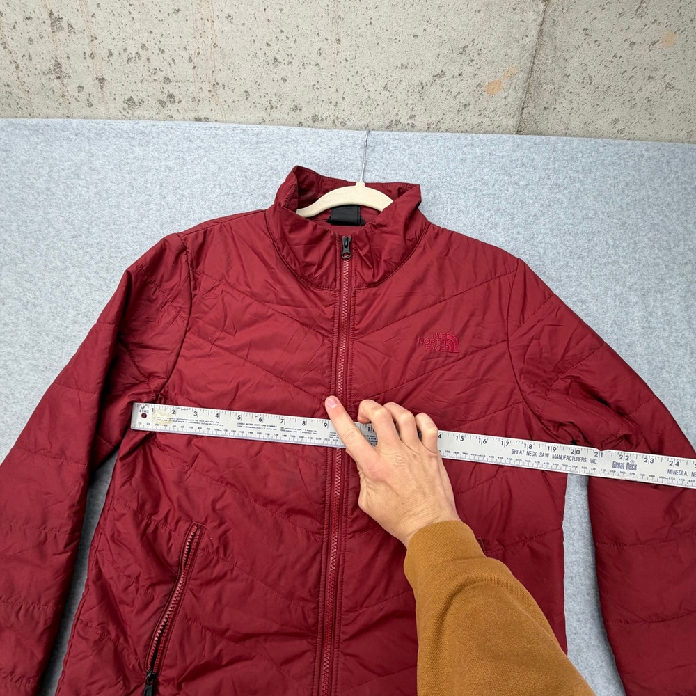 The North Face Womens Red Chevron Quilted Full Zip Puffer Jacket Size Medium - Picture 3 of 6